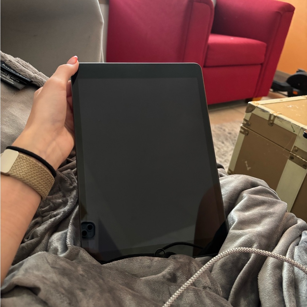 IPad - Picture 2 of 2
